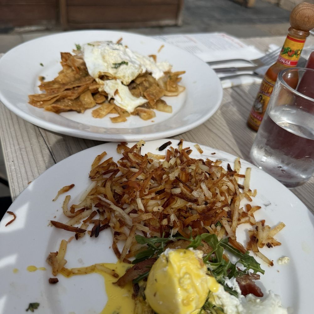 Shorehouse Kitchen - split plate - 1/2 Crispy Parmesan Risotto & Honey Cured Bacon Benedict and 1/2 Pork Carnitas Chilaquiles - Coffee & Tea Near Me - La Jolla, California Shorehouse Kitchen - split plate - 1/2 Crispy Parmesan Risotto & Honey Cured Bacon Benedict and 1/2 Pork Carnitas Chilaquiles - Coffee & Tea Near Me - La Jolla, California