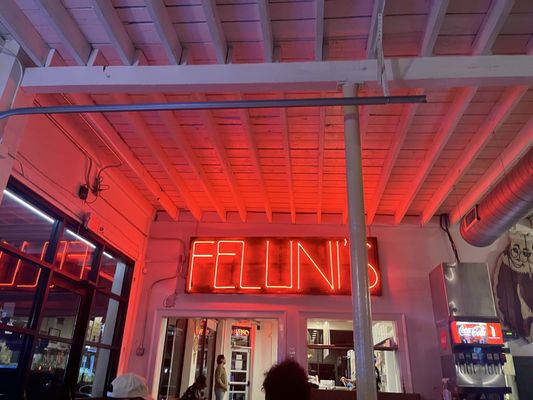 Fellini's Pizza by null