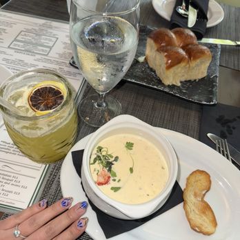 Summer House Steak & Seafood - Lobster bisque & bread starter - Seafood Near Me - Siesta Key, Florida Summer House Steak & Seafood - Lobster bisque & bread starter - Seafood Near Me - Siesta Key, Florida