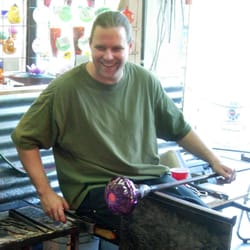 Avalon Glassworks - Making a blown glass vase at Avalon Glassworks in West Seattle