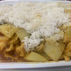 Empire Chinese Restaurant - Curry chicken with onions yummy and the egg roll was perfect