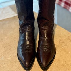 Lewisville Shoe Repair & Alterations Shop - Stained and shined