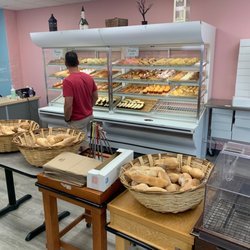 De Leon Bakery