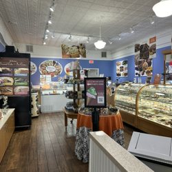 Kilwins Ice Cream - Chocolate - Fudge - Inside the shop