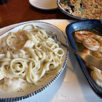 Red Lobster - Shrimp Linguini Alfredo / Garlic Shrimp Scampi - Seafood Near Me - Decatur, Georgia