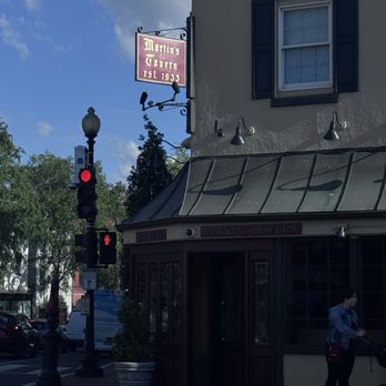 Martin's Tavern - Breakfast & Brunch Near Me - Washington, DC, District of Columbia