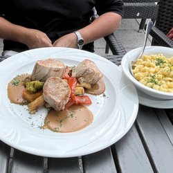 Berggasthaus Ziegenbuche - Schweinemedaillons in Rahm mit gegrilltem Gemüse und Butterknöpfle