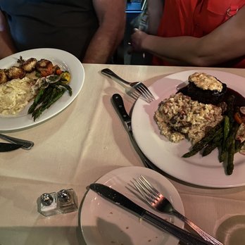 Signature Grill - Beef tenderloin, risotto & asparagus. Scallops, scalloped potatoes & asparagus - Seafood Near Me - Edmond, Oklahoma Signature Grill - Beef tenderloin, risotto & asparagus. Scallops, scalloped potatoes & asparagus - Seafood Near Me - Edmond, Oklahoma
