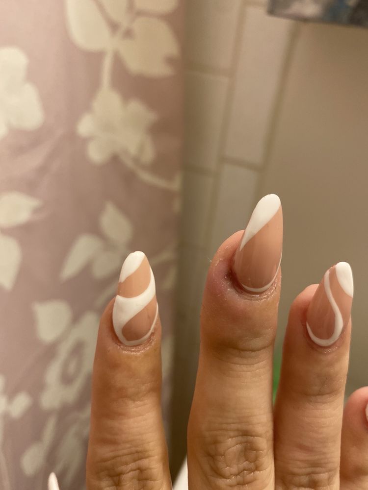 VALENCIA NAILS AND LASHES Updated September 2024 37 Photos & 19