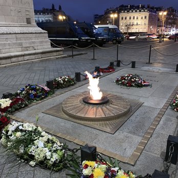 L'Arc de Triomphe - Tomb of the Unknown Soldier! Oh! Si tu pouvais lire dans mon coeur, tu verrais la place où je t'ai mise! - Landmarks & Historical Buildings Near Me - Paris, 75