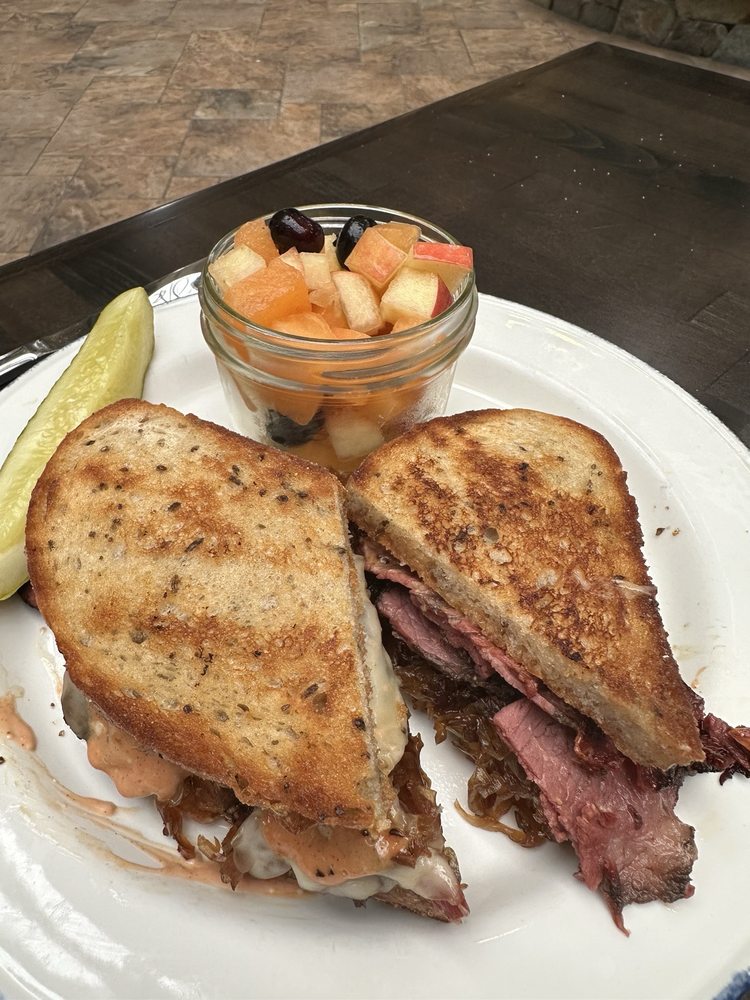 Marigold Bistro Logo