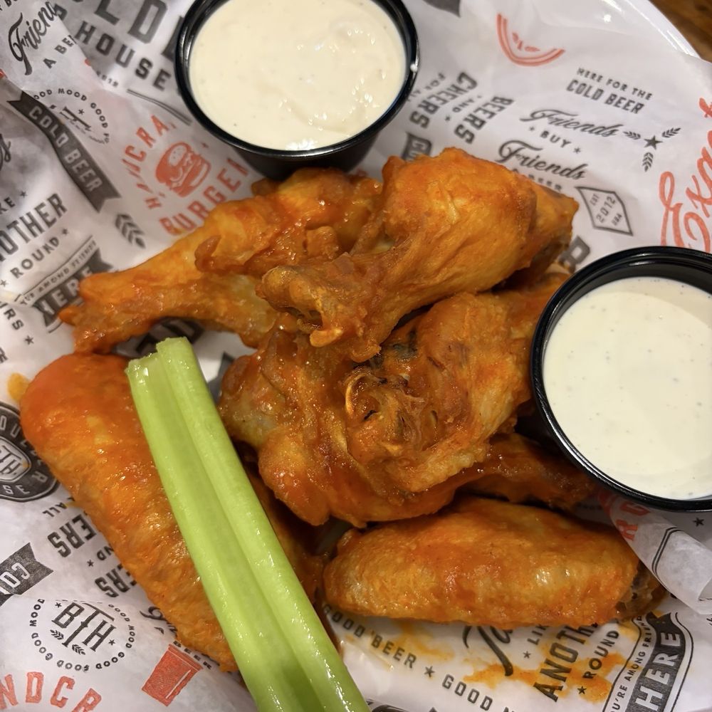 Boulder Tap House - Sports Bars Near Me - Ankeny, Iowa