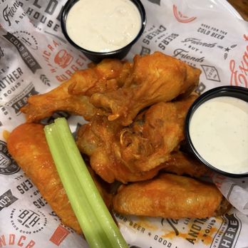 Boulder Tap House - Sports Bars Near Me - Ankeny, Iowa