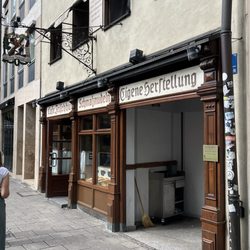 Schmalznudel Café Frischhut - Outside