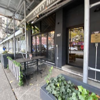 Amity Hall Uptown - American Near Me - New York, New York