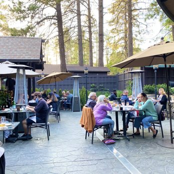 FERRO - Social distance spacing on a lovely patio - Pizza Near Me - Idyllwild, California FERRO - Social distance spacing on a lovely patio - Pizza Near Me - Idyllwild, California