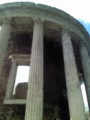 Tempio di Vesta by null