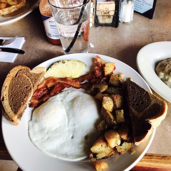 Lisa's Cafe - Eggs over easy with home fries toast and bacon - Breakfast & Brunch Near Me - Madeira Beach, Florida
