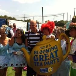 London School Of Diving - Celebrity guests arrive for the Underwater Tea Party!