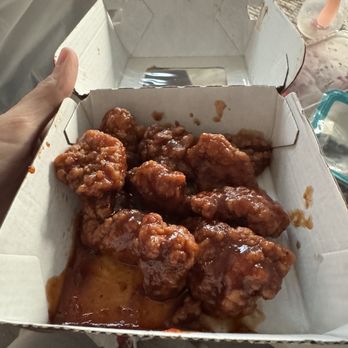 Buffalo Wild Wings - American Near Me - Ashwaubenon, Wisconsin