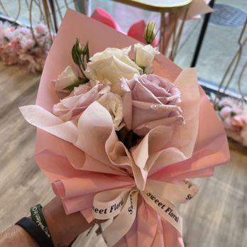 Sweet Floral - Our first date - Florists Near Me - Chicago, Illinois Sweet Floral - Our first date - Florists Near Me - Chicago, Illinois