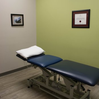 Dynamic Physiotherapy and Chiropractic - Our private Physiotherapy room. - Physical Therapy Near Me - Ottawa, Ontario Dynamic Physiotherapy and Chiropractic - Our private Physiotherapy room. - Physical Therapy Near Me - Ottawa, Ontario