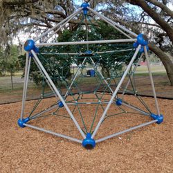 Peterson Road Park - Climbing area