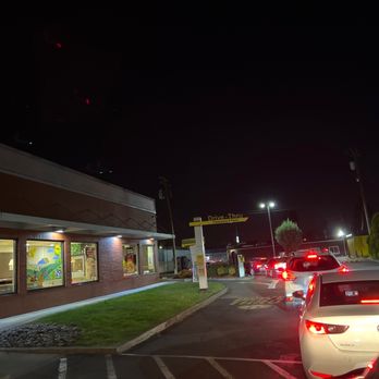 McDonald's - Long drive thru lines. - Burgers Near Me - Puyallup, Washington