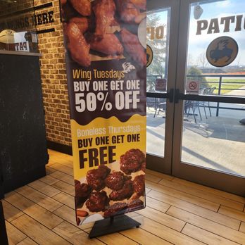 Buffalo Wild Wings - Chicken Wings Near Me - Zionsville, Indiana