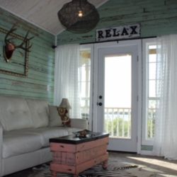 Coleman Lake View Cottages - Dragonfly-cottage living room