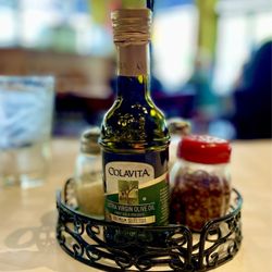 Armand's Pizzeria - Table