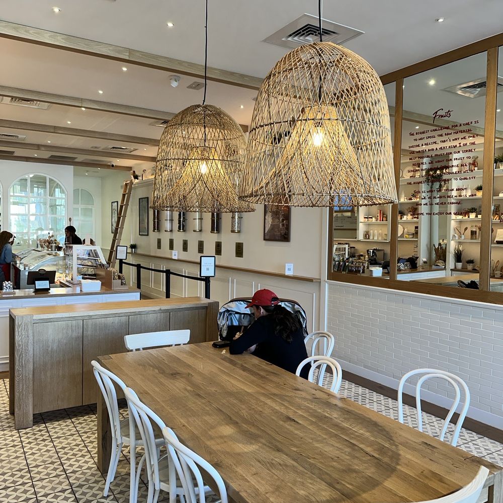 Bacio di Latte - loving the interior - Ice Cream & Frozen Yogurt Near Me - Los Angeles, California Bacio di Latte - loving the interior - Ice Cream & Frozen Yogurt Near Me - Los Angeles, California