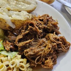 Cabane à Sucre Marc Besner - The pulled pork was excellent and I heard the braised chicken was tender and tasted great!