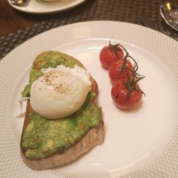 Eggs benedict, california style