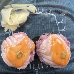 Seared Salmon Sushi Ball (2pcs)
