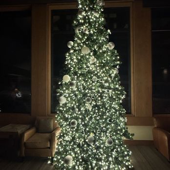 One Ski Hill Place - Christmas tree in the sitting room - Ski Resorts Near Me - Breckenridge, Colorado One Ski Hill Place - Christmas tree in the sitting room - Ski Resorts Near Me - Breckenridge, Colorado