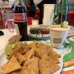 Sm Guacamole con Totopos. Corn Esquites.