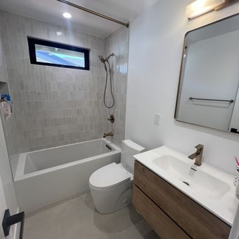 Valley Builders And Remodeling - Guest bathroom - General Contractors Near Me - Los Angeles, California