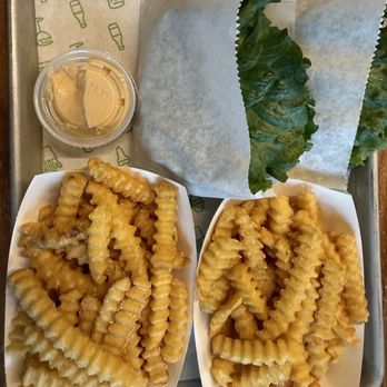 Shake Shack Willis Tower - Fast Food Near Me - Chicago, Illinois