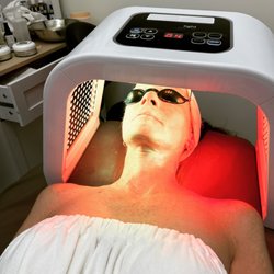 Vaia Salon and Spa - Light therapy- skin care