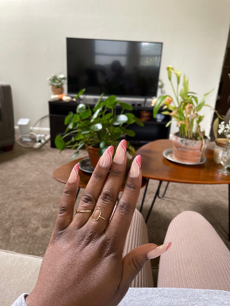 Star Nails & Spa Logo