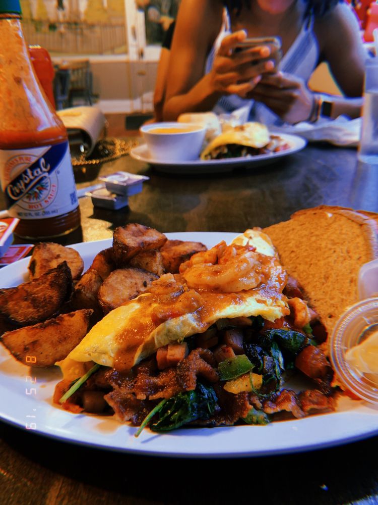 BISCUIT & BUNS ON BANKS 867 Photos & 629 Reviews Comfort Food 4337 Banks St, New Orleans