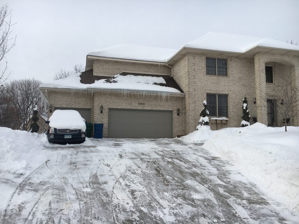 Derrell's Lawn Care & Snow Removal Service - tree service in Minneapolis, MN