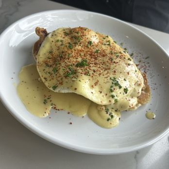 Bull And Bowl - Eggs benedict - American Near Me - Austin, Texas