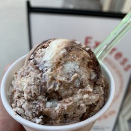 Moose Tracks gelato