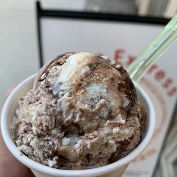 Gelato Express - Moose Tracks gelato - Ice Cream & Frozen Yogurt Near Me - Vancouver, British Columbia