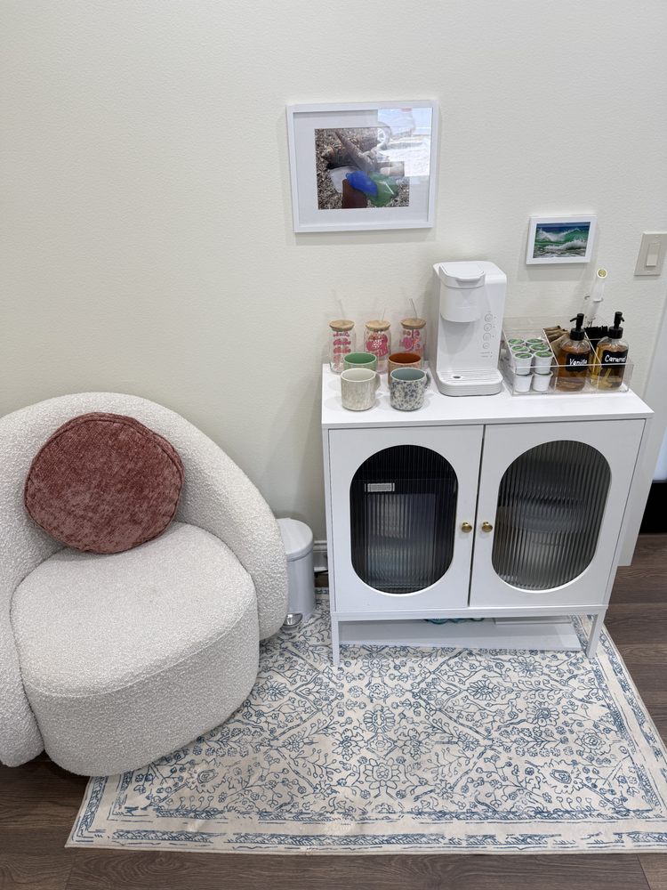 Esquire Salon Suites Image
