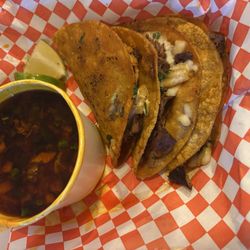 La Reyna - Birria Tacos
