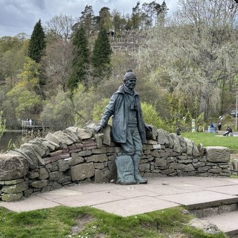 Oak Tree Inn - Check out the scenery next to the eatery. - Hotels Near Me - Glasgow, GLG