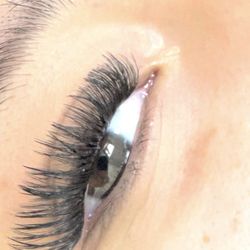 Eyebrow threading by Nari